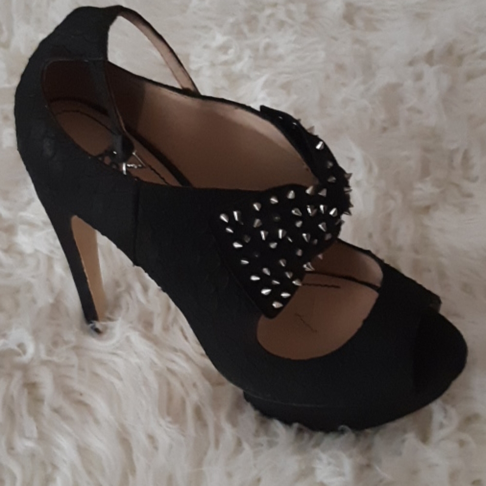 Black studded bow shoes